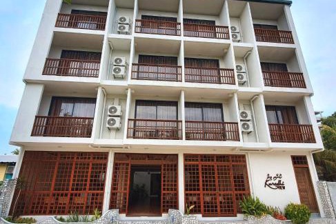 Thulusdhoo Island Hotel | Kuredhi View