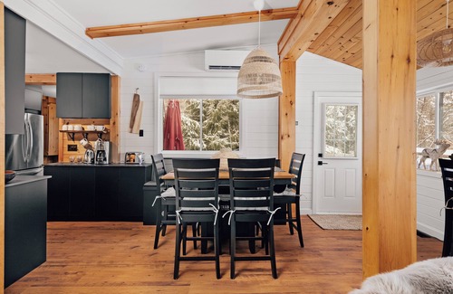Dorset Cabin | Kuro at Paint Lake, Lake of Bays, Muskoka