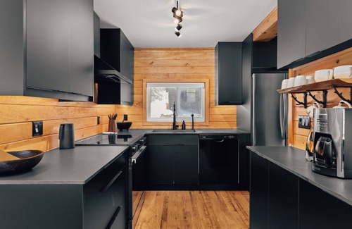 Dorset Cabin | Kuro at Paint Lake, Lake of Bays, Muskoka
