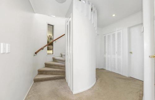 Hilltop House | Kurupae House - Taupo Central