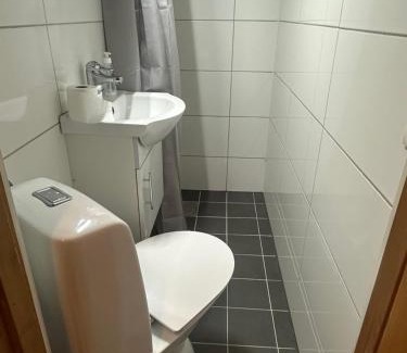 Sjotofta House | Kvarnsjöns Naturcamping stuga 1