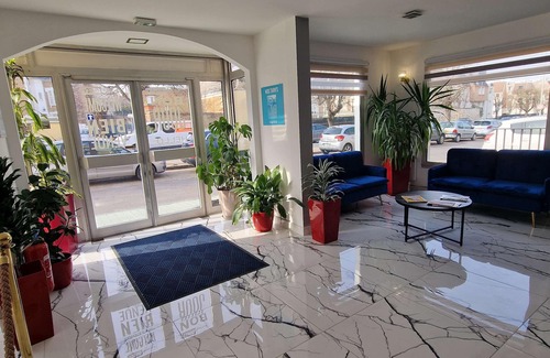 Arpajon Hotel | Kyriad Direct Arpajon