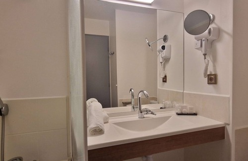 Arpajon Hotel | Kyriad Direct Arpajon