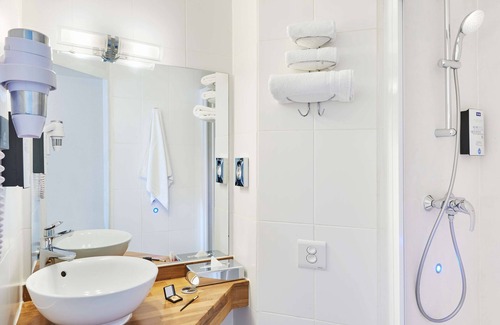 Mons-en-Baroeul Hotel | Kyriad Lille - Mons En Baroeul