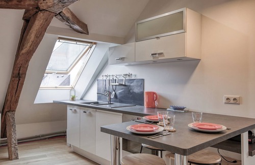 Downtown Angers Apartment | Là-Haut - Wifi - Centre-ville