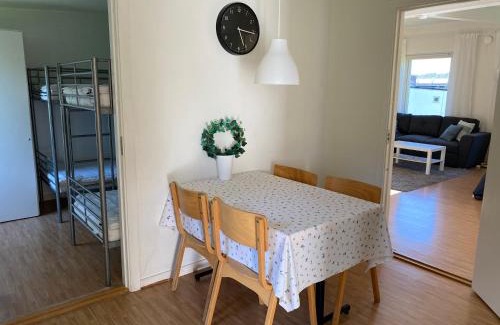 Lokholmen Apartment | Lägenhet i Hällestrand Semesterby, Laxen