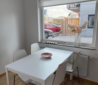 Kungshamn Apartment | Lägenhet mitt i Kungshamn