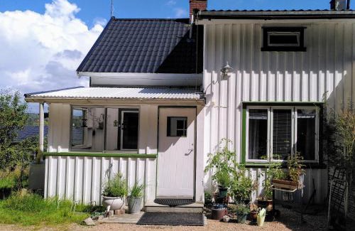 Henan Apartment | Lägenhet naturnära i Henån