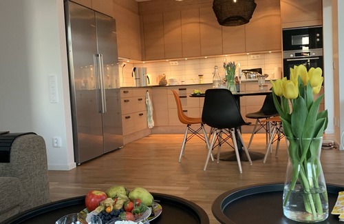 Aahus Apartment | Lägenhet på Stranden i Åhus med Havsutsikt och Närhet Till Spa & Utomhuspool