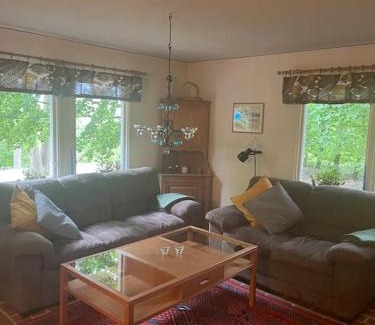 Listarum Apartment | Lönnekullen, enkel sommarstuga mitt i skogen på Österlen med dusch ute