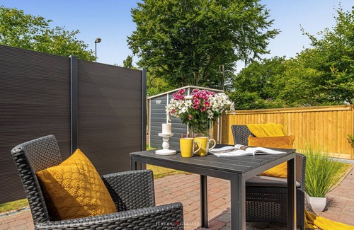 Ulstrupfeld Apartment | Lütte Deern - terrace, garden furniture, parking space, shower, washing machine, TV