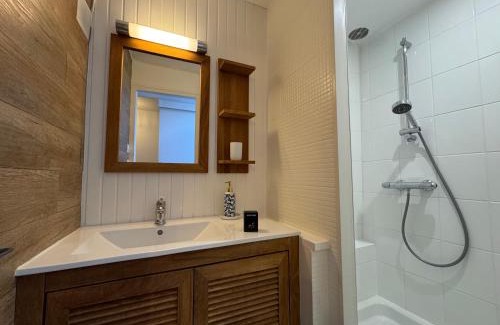 Madeleine-Champ de Mars Apartment | L'Échappée - Wi-Fi, TV, Ultra Central, Cozy