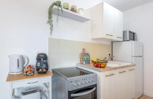 Clermont Apartment | L'écrin des Bois - Proche aéroport Beauvais, Chantilly, forêt de Hez-Froidmont, parking public gratuit, Wifi & Netflix