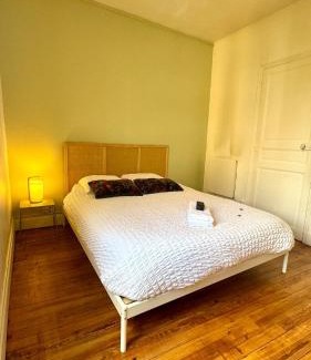 Chateauvert Apartment | L'Écrin Sévigné - Wi-Fi & Near Train Station