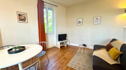 Chateauvert Apartment | L'Écrin Sévigné - Wi-Fi & Near Train Station