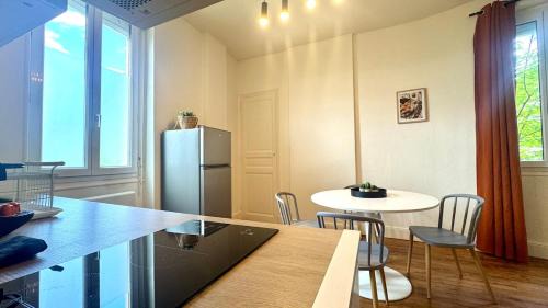 Chateauvert Apartment | L'Écrin Sévigné - Wi-Fi & Near Train Station