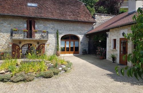 Saint-Germain-les-Arlay House | L'écurie