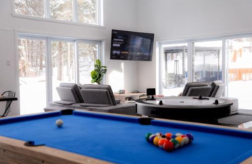 La Patrie Ski Chalet | L'Étoile Brillante, Spa, River, Pool Table