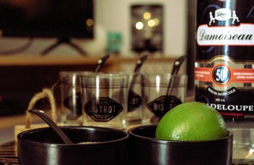 Les Abymes Apartment | L'île au paon - Appartement T2 avec piscine et parking