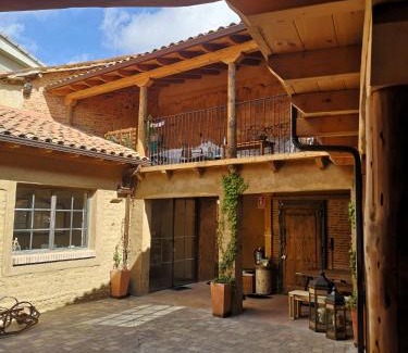 Villares de Orbigo Hostel | L' Abilleiru Albergue Rural