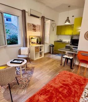 Aix-en-Provence Historic Centre Apartment | L'AIXCAPADE studio cosy centre historique