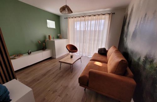 Menetru-le-Vignoble House | L'Alambic à Martial