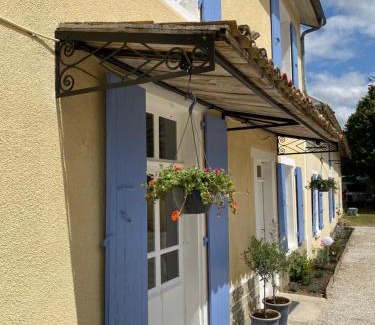 Aubigne Bed & Breakfast | L'ancien Cafe - Suites and Gites