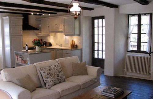 Entraygues-sur-Truyere House | L' ancienne école : Charming gite in the heart of the Lot Valley.