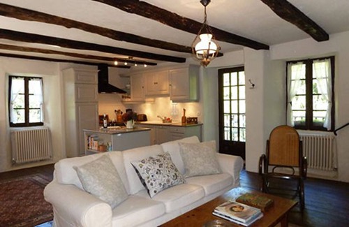 Entraygues-sur-Truyere House | L' ancienne école : Charming gite in the heart of the Lot Valley.