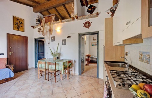 Pompeiana Apartment | L'angolo del Mare - Two Bedroom Apartment, Sleeps 5