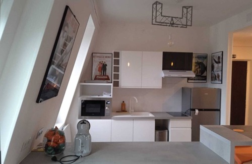 Sedan Apartment | L'appt du vieux qui ne voulait pas fêter son anniversaire park. privatif gratuit