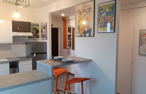 Sedan Apartment | L'appt du vieux qui ne voulait pas fêter son anniversaire park. privatif gratuit