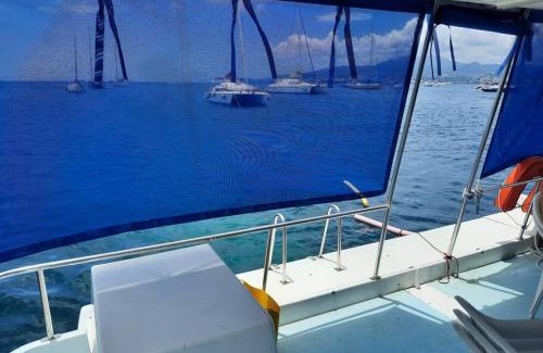 Tartane Boat Rental | L'aquahome hébergement sur l'eau