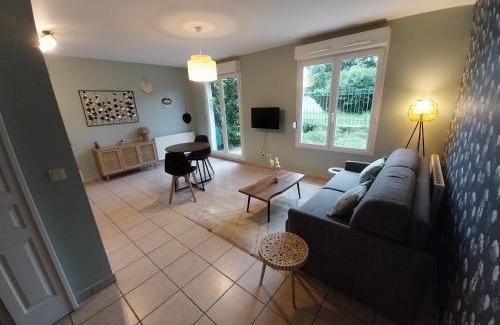 Meyzieu Apartment | L'Aquarelle - Appartement cosy, GroupamaStadium LDLC Arena