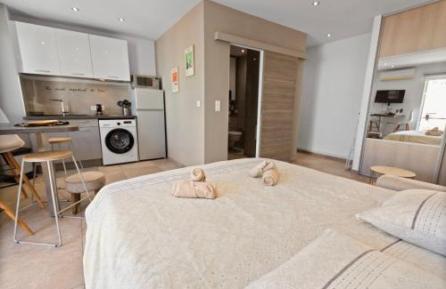 Antibes Old Town Apartment | L'Aristide - Hypercentre - Spacious - AC