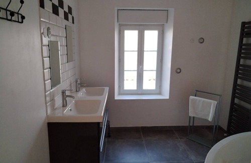 Saints Apartment | L' ART Appart from 2 to 4 pers, 7 min from coulommiers, 25 min from Disneyland Paris