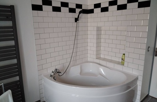 Saints Apartment | L' ART Appart from 2 to 4 pers, 7 min from coulommiers, 25 min from Disneyland Paris