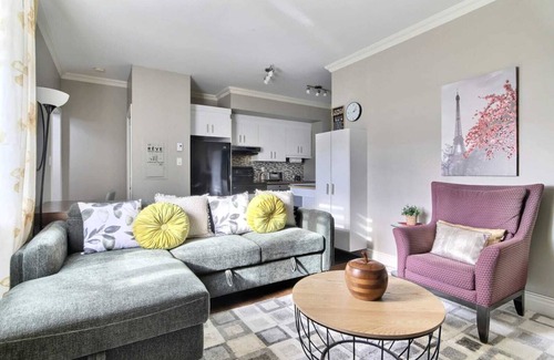 Pont-Rouge Apartment | L'Artiste | Chic condo à Québec