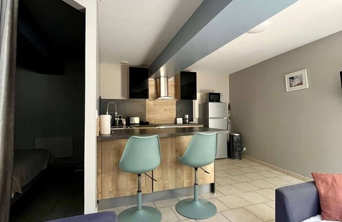 Saint-Come-de-Fresne Apartment | L'Aster, with pool access and jacuzzi