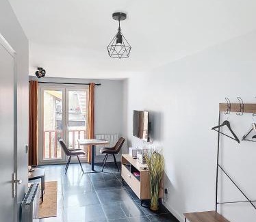 Oyonnax Apartment | L'atelier d'Anatole