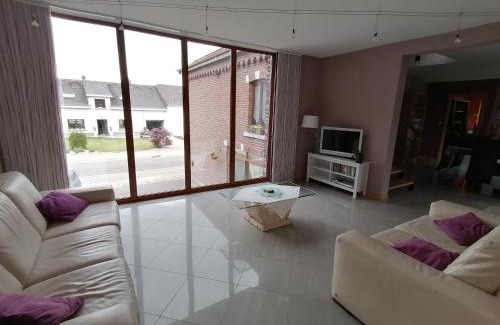 Champlon House | L'Atelier d'Arthur - Gîte chaleureux avec jacuzzi.