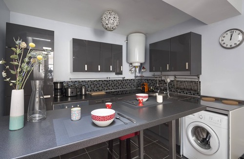 Decre-Cathedrale Apartment | L'Atelier nantais - One Bedroom Apartment, Sleeps 4