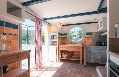 Calanque de Morgiou Apartment | L'Atypique - Cabanon 3 ch et terrasse au calme