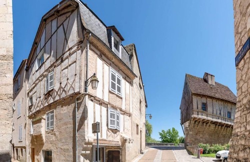 Perigueux Apartment | L'Atypique - Historical Charm and Modern Comfort in the Heart of Périgueux.