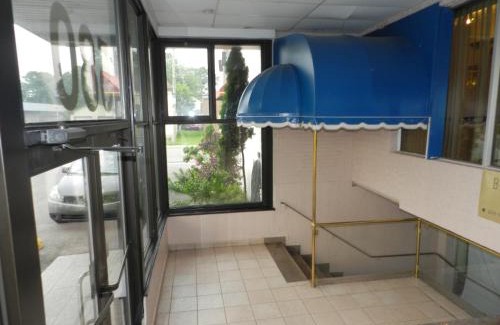 Dorval Hotel | L'Auberge de l'Aeroport Inn