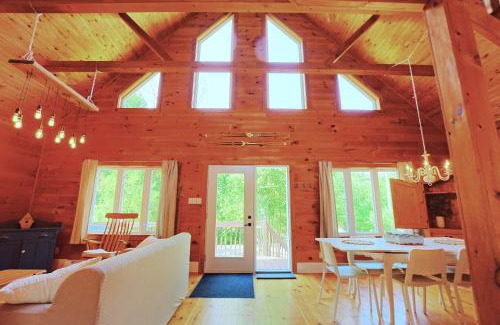 Wakefield House | L'Auberge des Collines Full Guest Suite