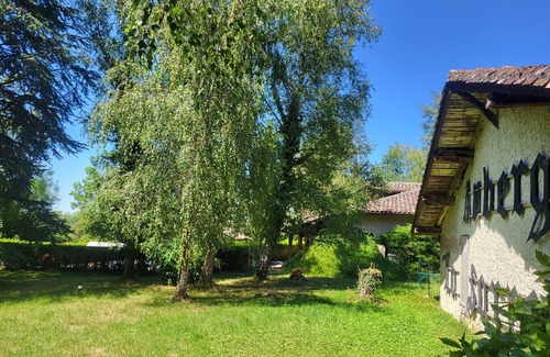 Confrancon House | L'Auberge Sarrasine: The Charm of a Bresse Farmhouse with Garden & Pool