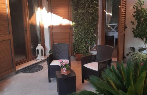 Uri Bed & Breakfast | L'aura monolocale