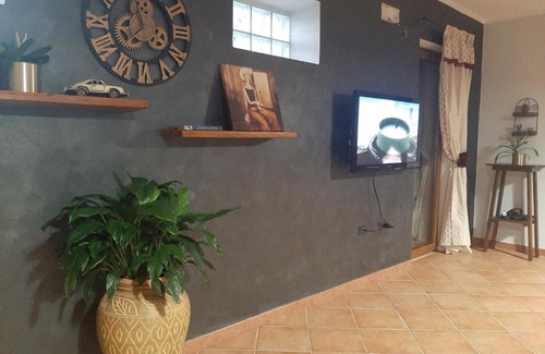 Uri Bed & Breakfast | L'aura monolocale