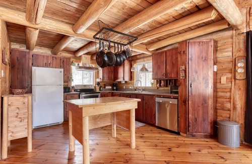 Mandeville Ski Chalet | "L'Autentique, four-season log cabin